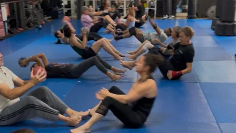 Fitness kickboxing class in Los Alamitos